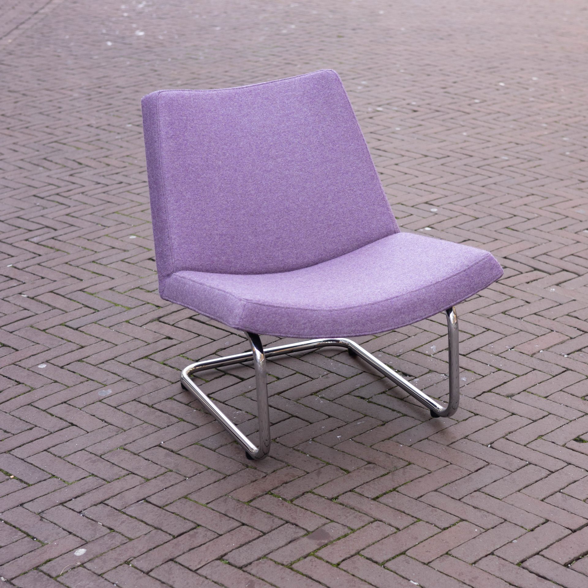 De Inrichterij DESIGN DEAL buisframe kuipfauteuil paars