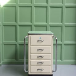 Alternative view of Prachtige Jaren '50 Duitse Medicijnkast op Wielen