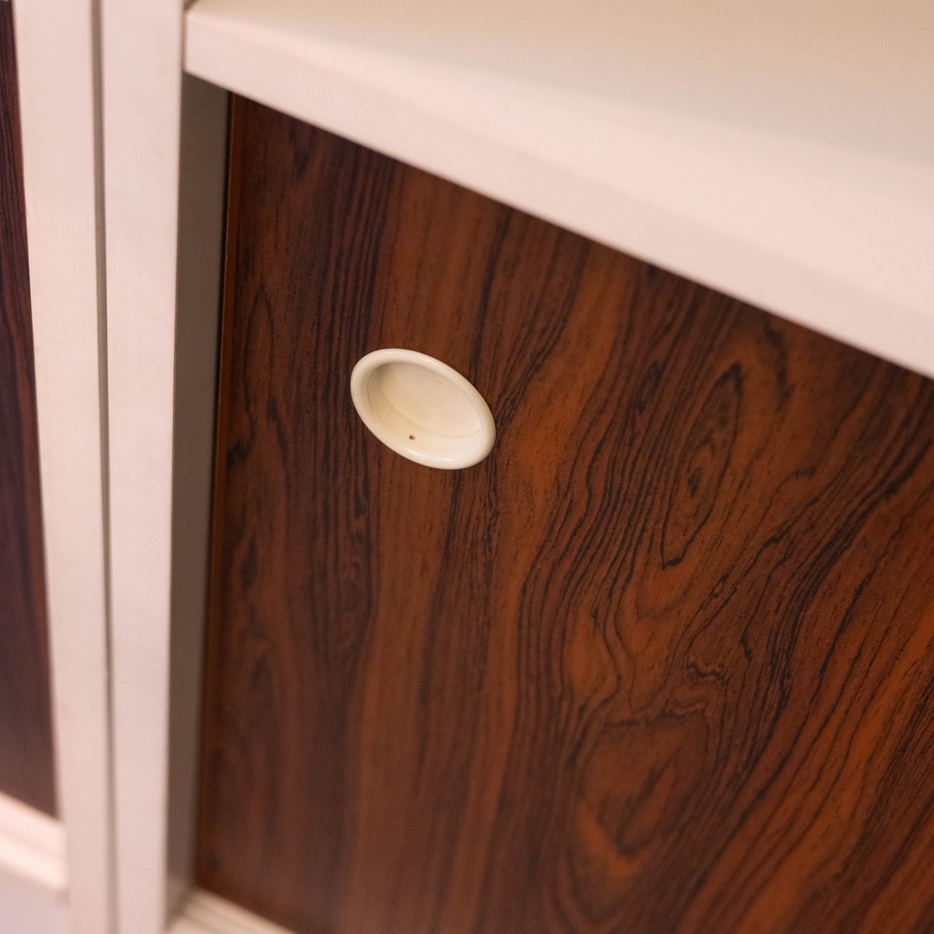 Wand/ vakken kast met schuifdeurtjes - Afbeelding 3