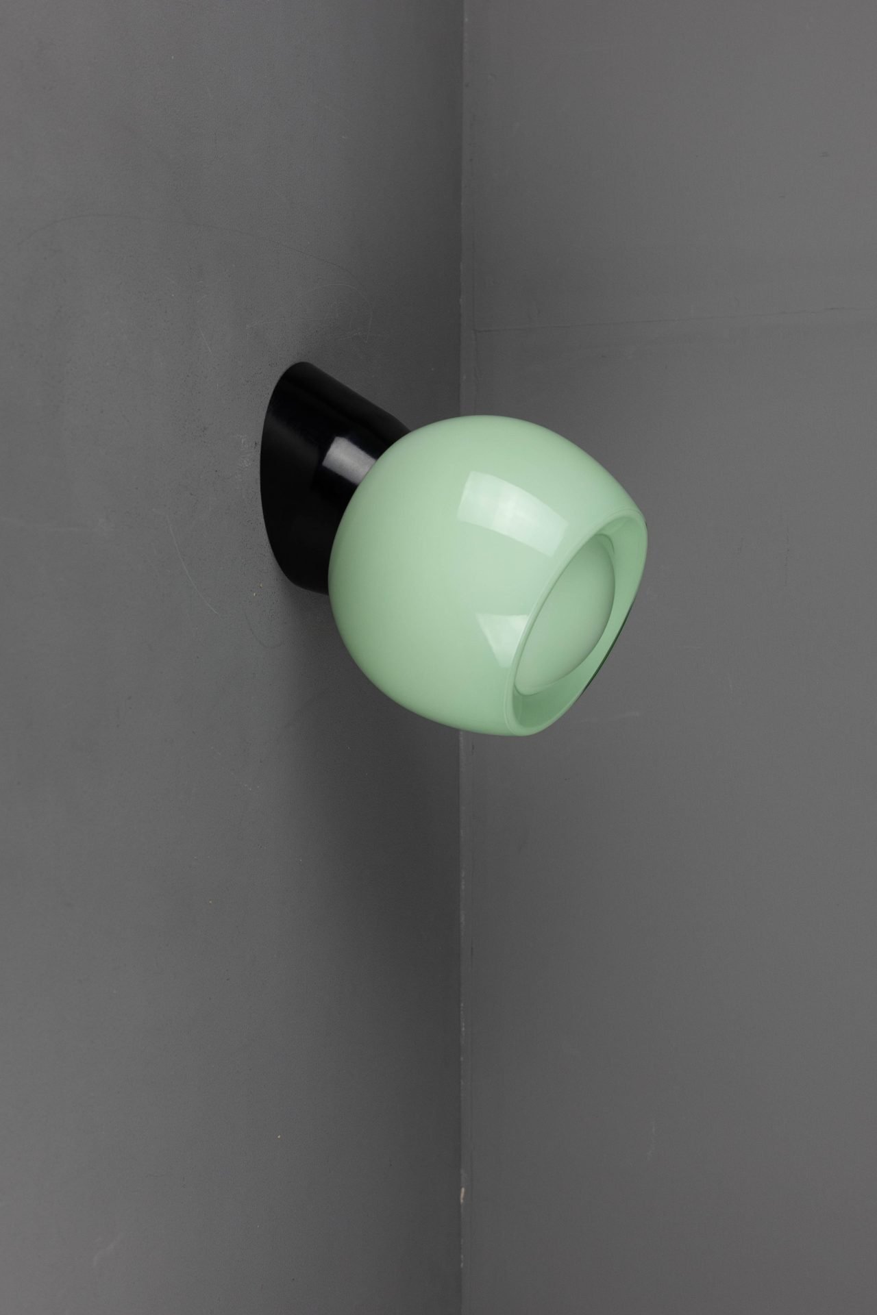 Thabur wandlamp bakeliet Knop