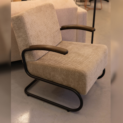 De Inrichterij buisframe fauteuil beige zwart frame