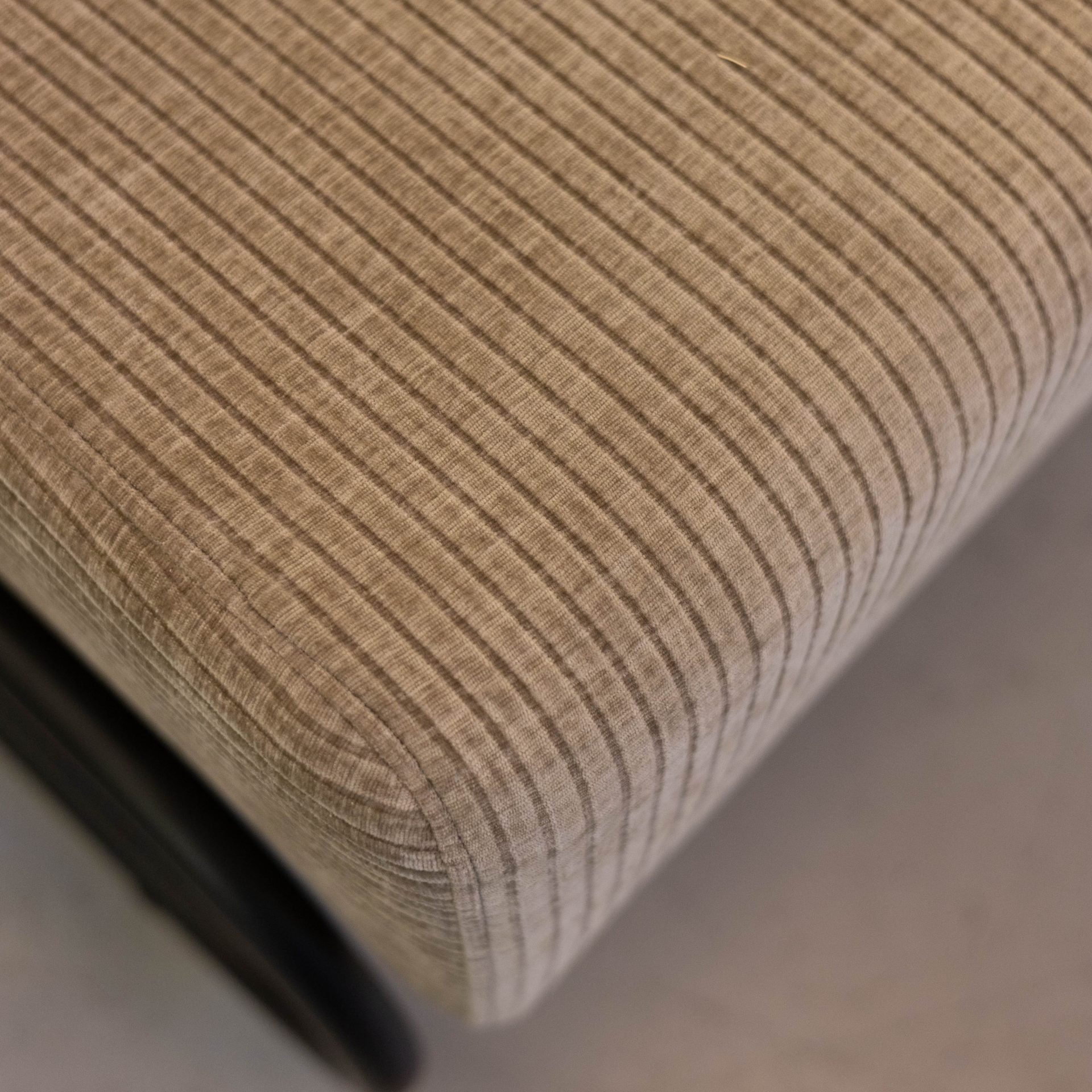 De Inrichterij buisframe fauteuil beige zwart frame - Afbeelding 2
